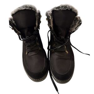 Cozy Black Fur-Trimmed Winter Boots